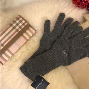 🎈SOLD🎈NWT Burberry Cashmere Glove